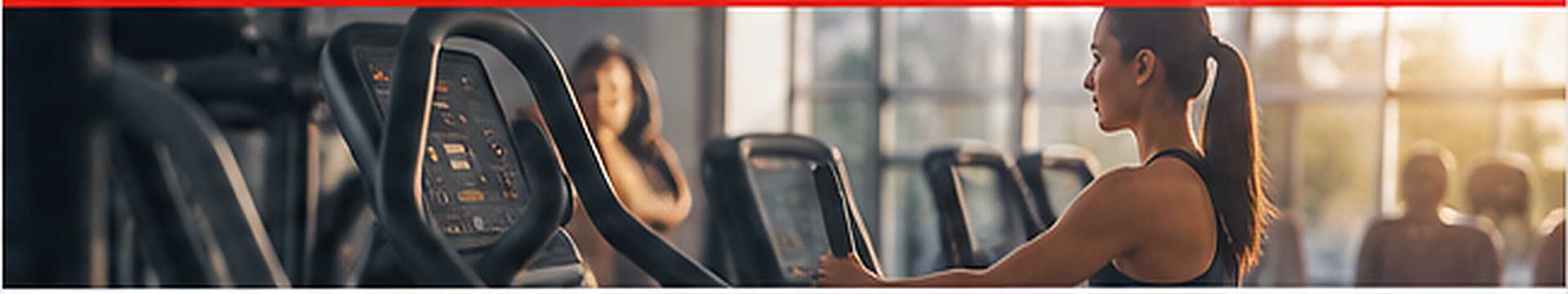 Zonă de fitness cu aparate cardio și echipamente de antrenament