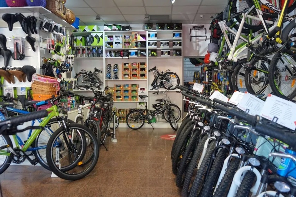 Interiorul fostului magazin Biciclop