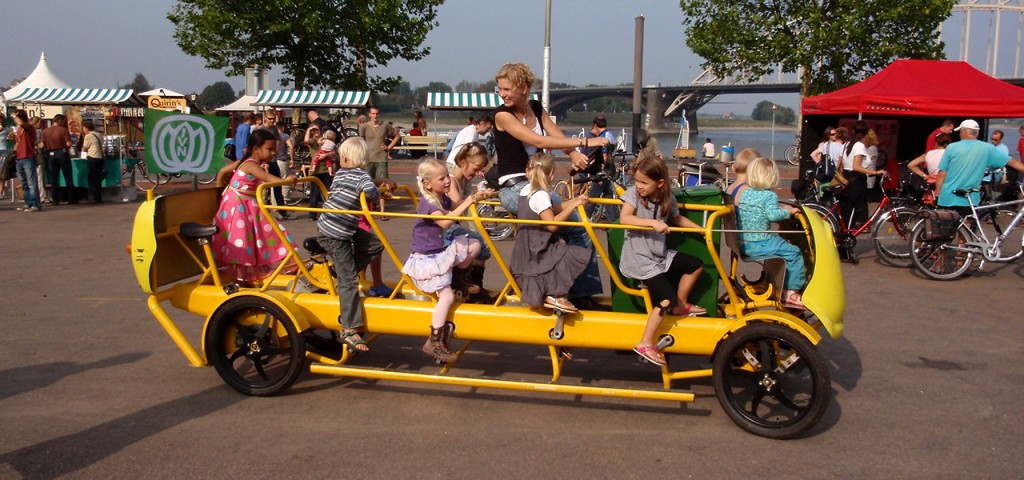 1280-fietsbus-met-kinderen