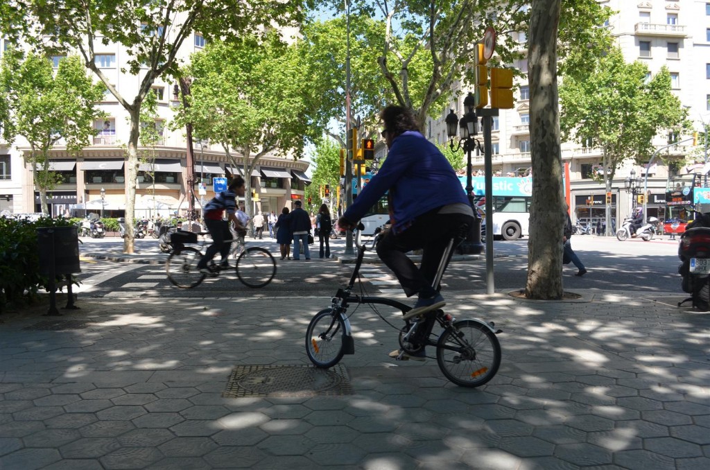 Bicicleta pliabila prin oras