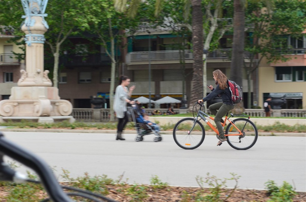 Gagica pe bicicleta :)