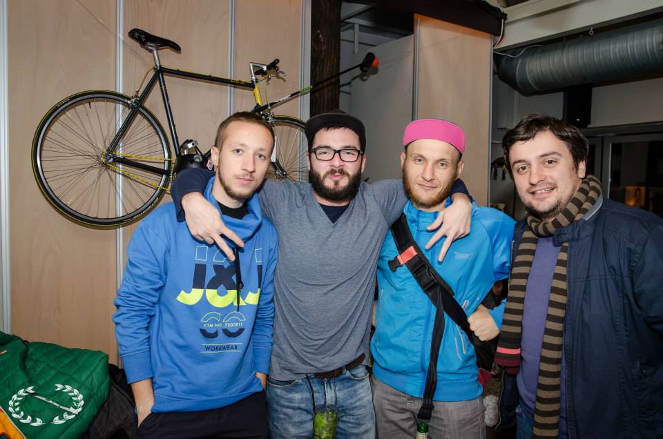 Seara oamenilor pe bicicleta