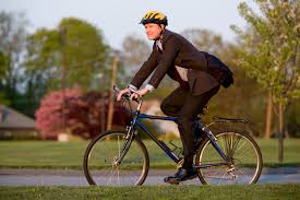 cu bicicleta la birou