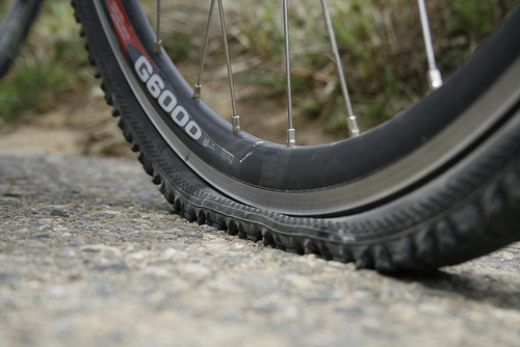 pana cauciuc bicicleta