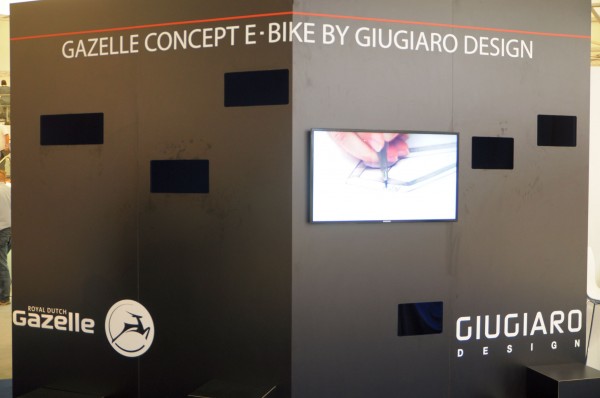 camera intunecoasa de prezentare sneak peek
