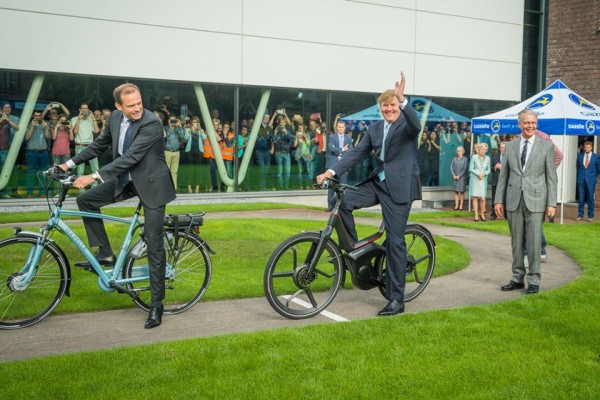 inaugurare fabrica Gazelle - regele Olandei