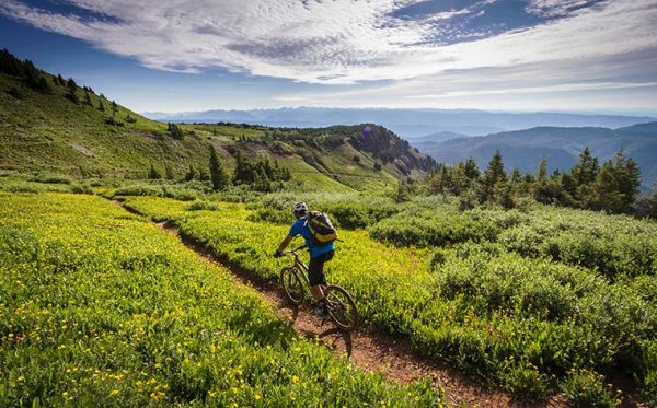Trasee montane cu bicicleta Trasee montane cu bicicleta