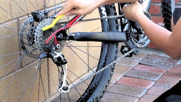Curatare bicicleta - transmisia