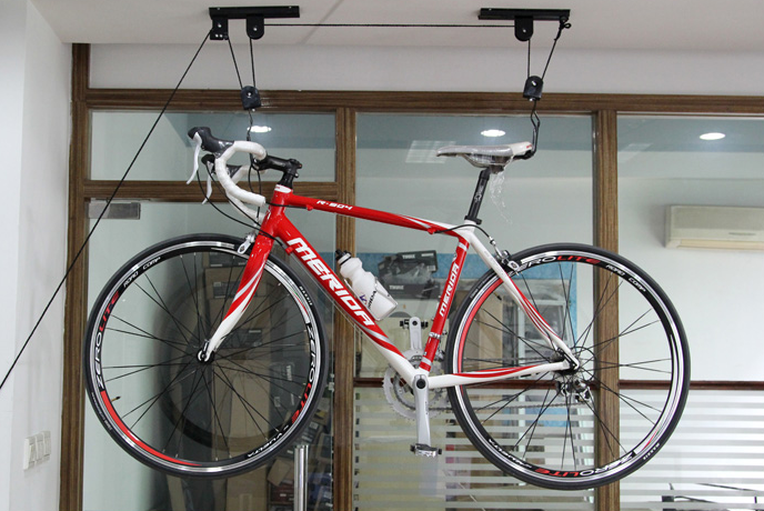 Suport depozitare bicicleta pe tavan