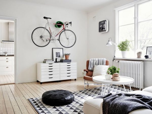 Suport de prins bicicleta pe perete