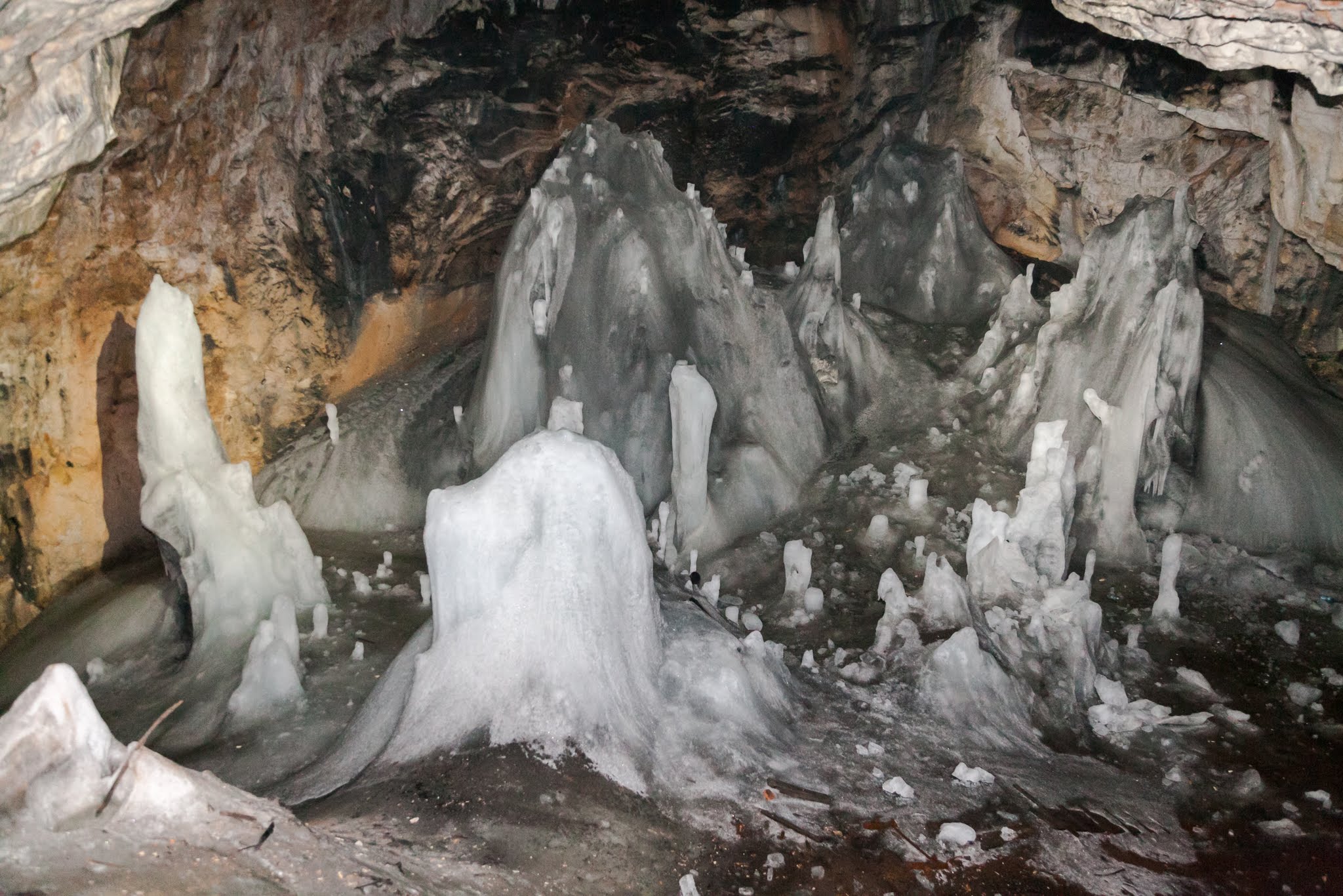 Trasee montane Apuseni ghetarul de la Scarisoara