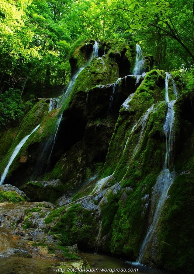 Trasee montane Muntii Banatului Ochiul Beiului